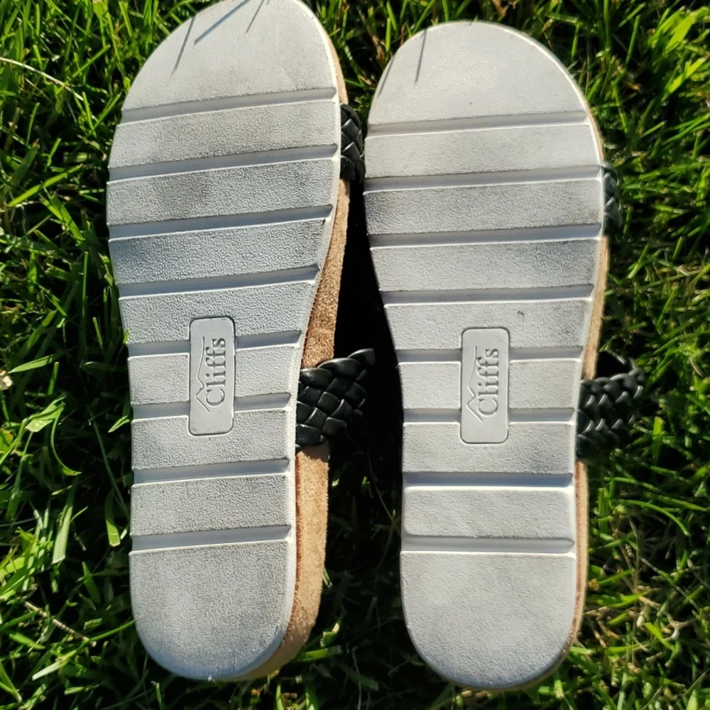 Slip-on Black Sandals with Memory Foam Cushioning - Picture 2 of 4